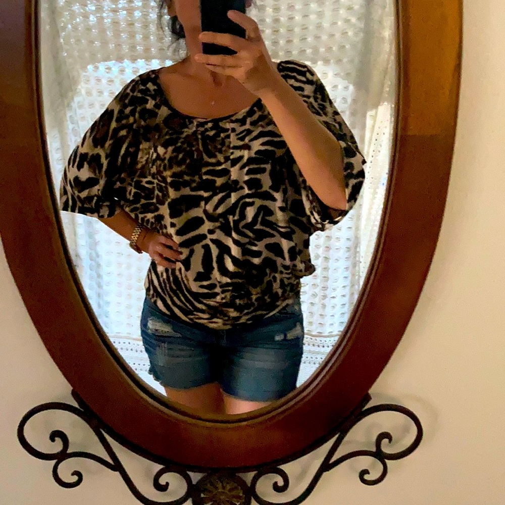 One size fits all bat wing sleeve oversized fit top